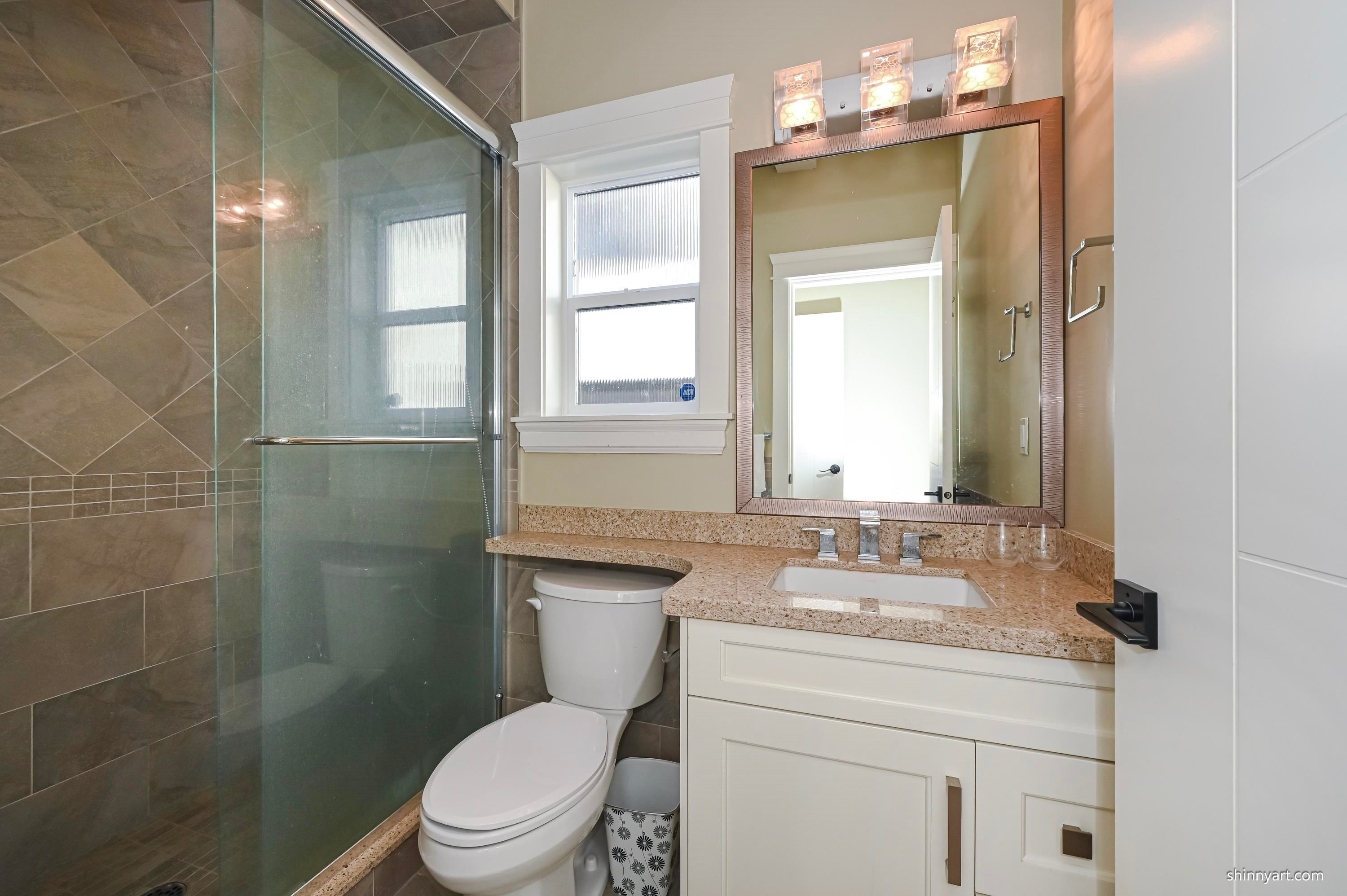 15807 Buena Vista Avenue, White Rock, BC