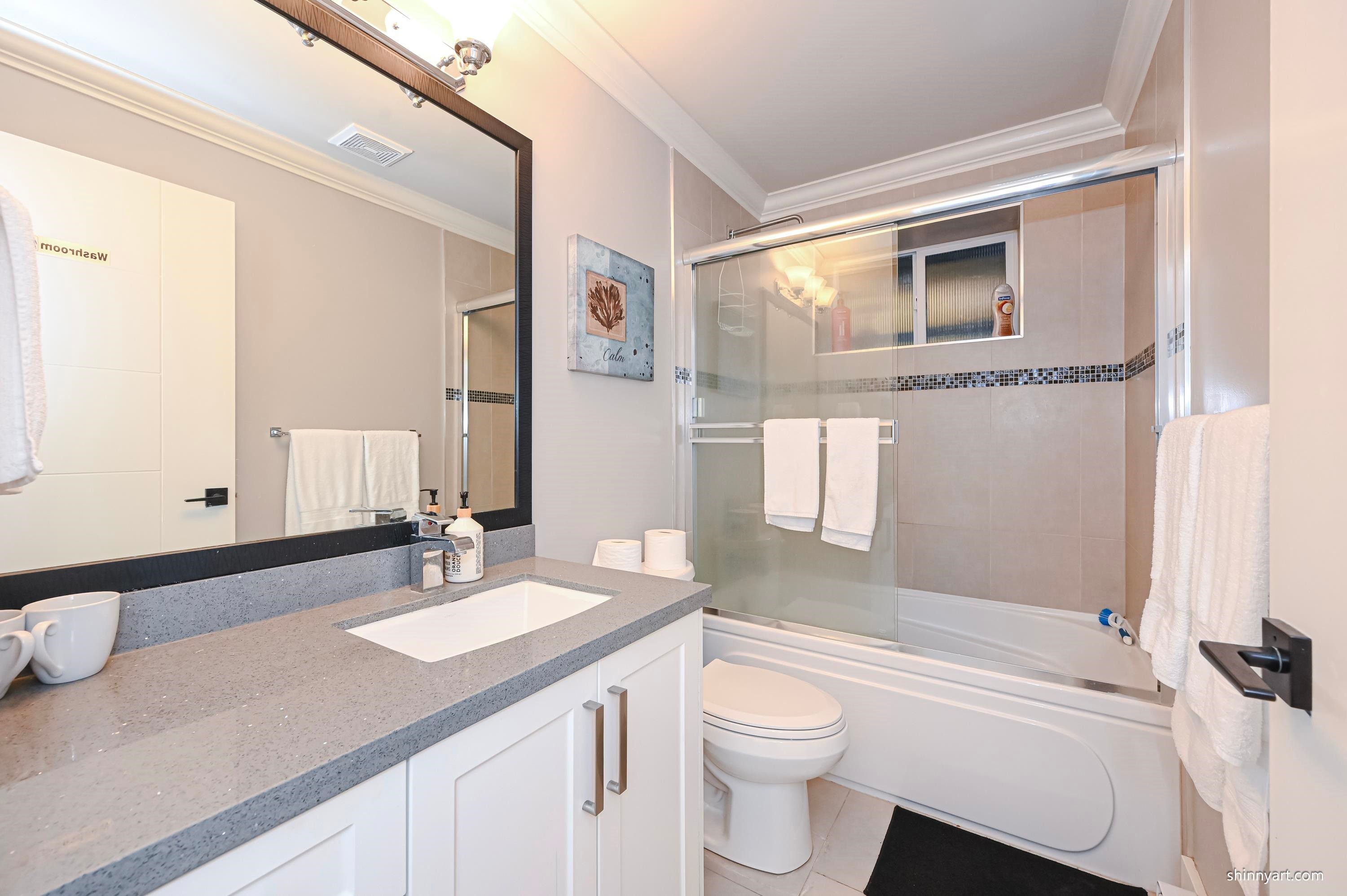 15807 Buena Vista Avenue, White Rock, BC