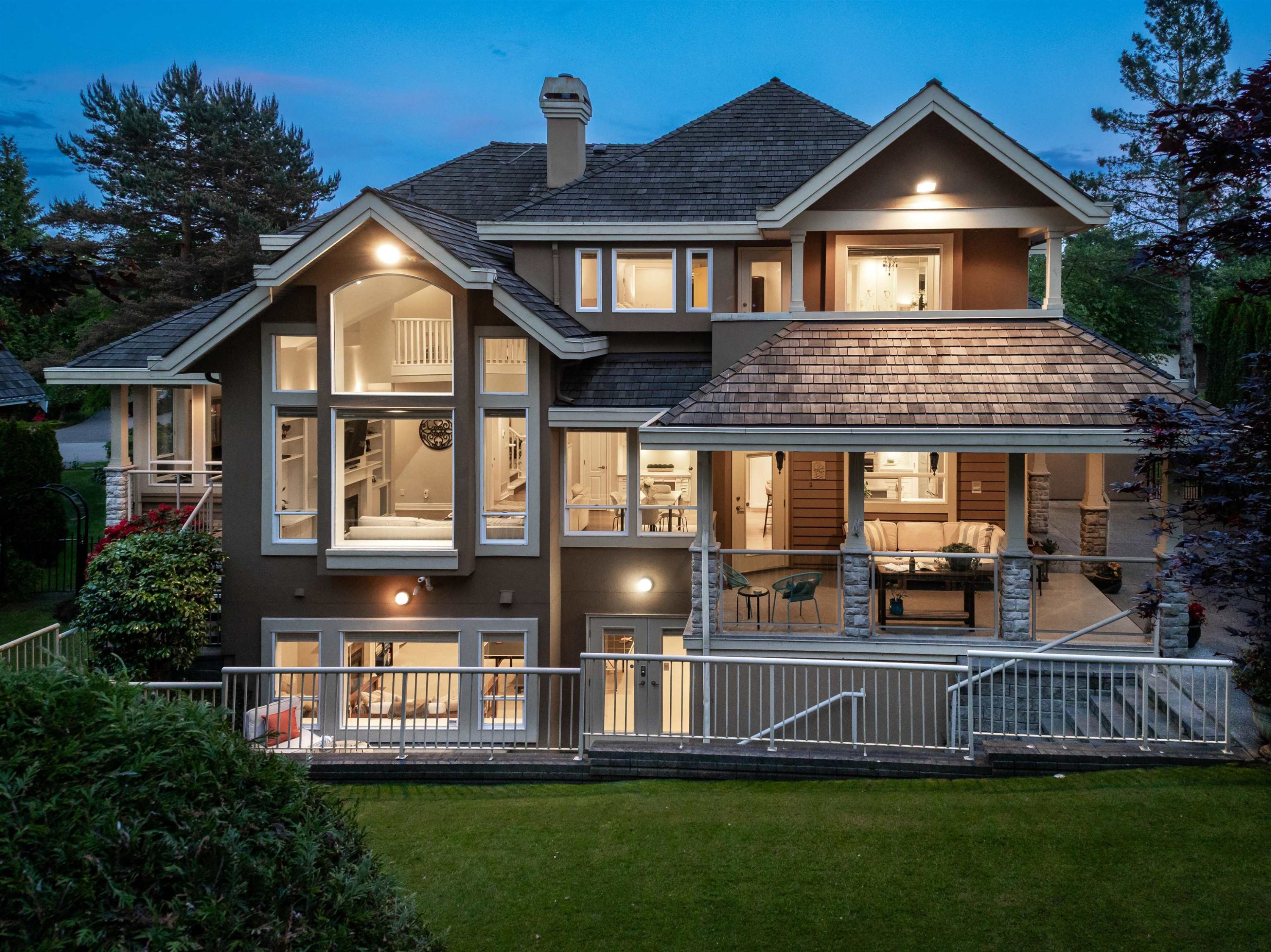 3733 Devonshire Drive, Surrey, BC