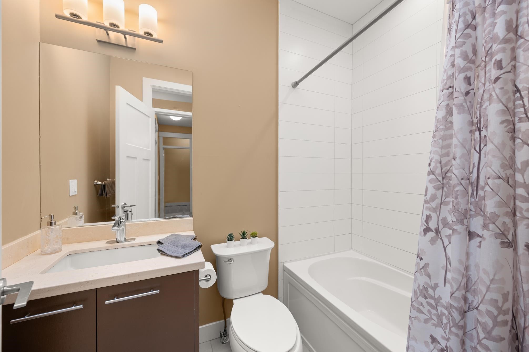 10-15977 26 Avenue, Surrey, BC