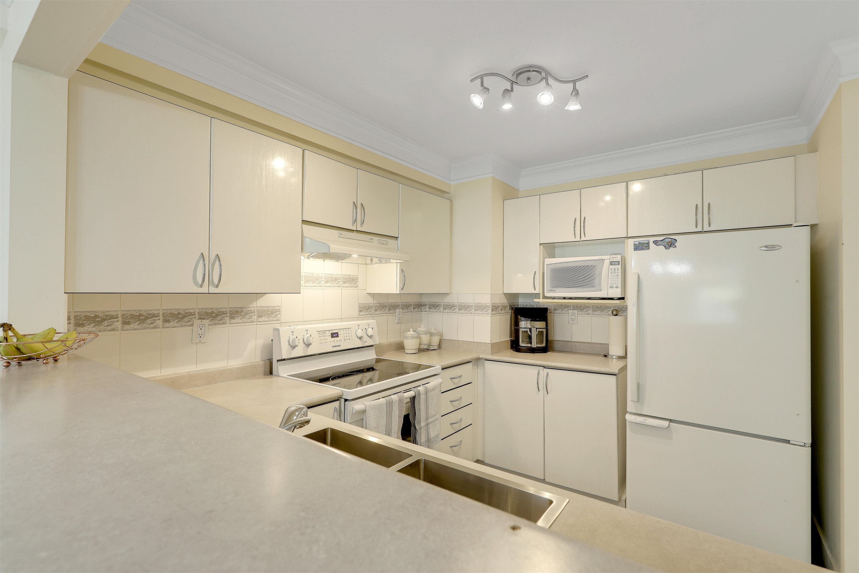 207-6385 121 Street, Surrey, BC