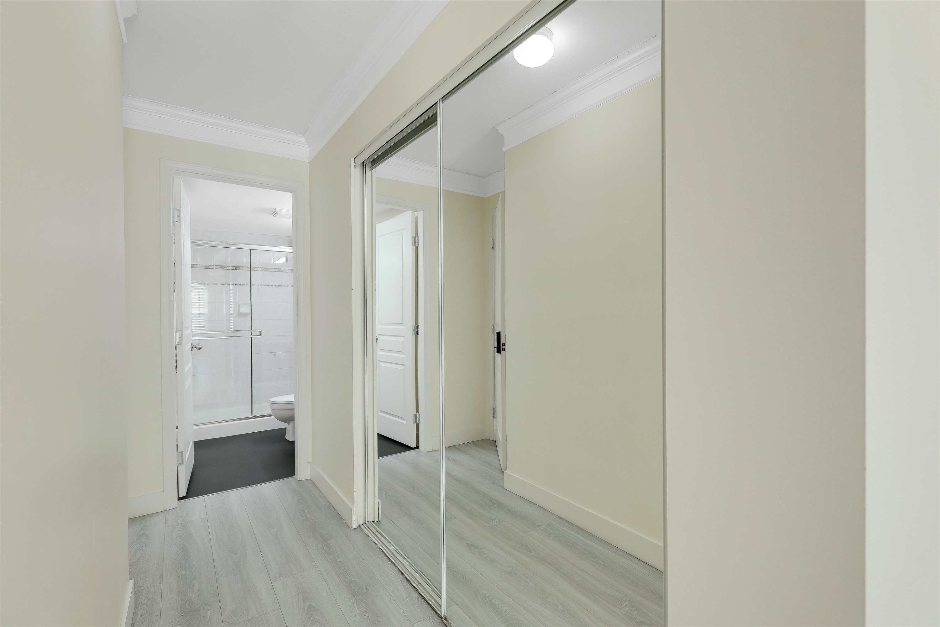 207-6385 121 Street, Surrey, BC