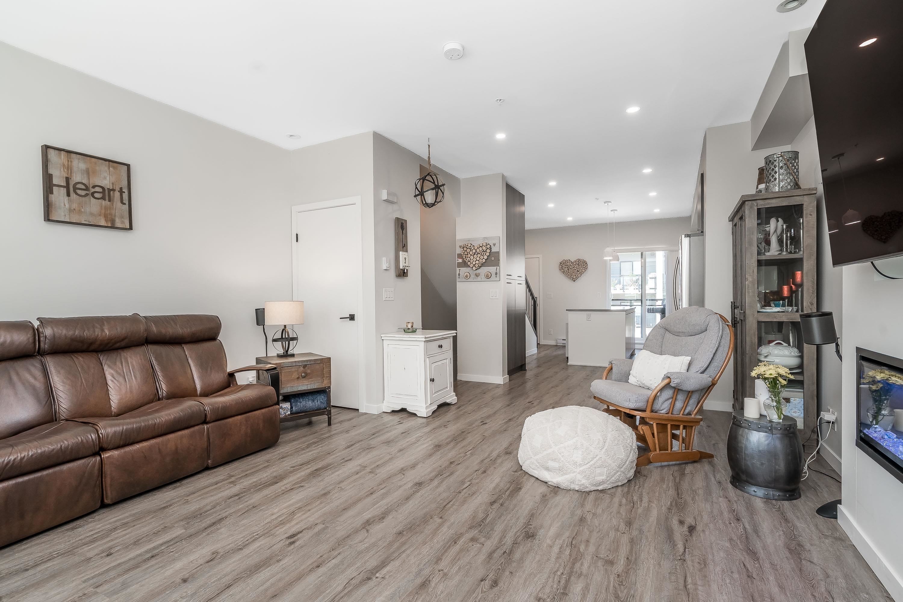 15-20087 68 Avenue, Langley, BC