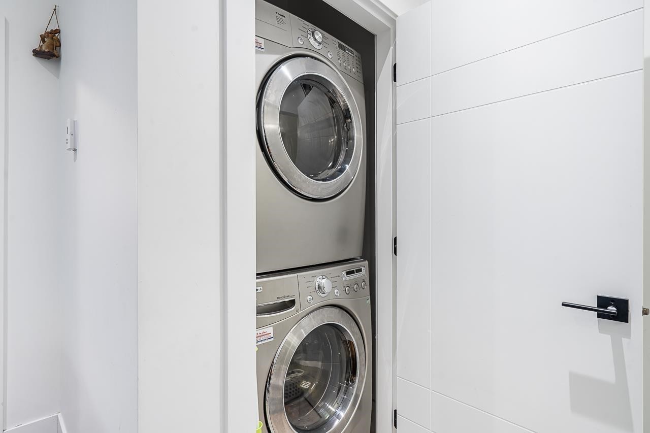 6052 172 Street, Surrey, BC - Indoor Photo Showing Laundry Room