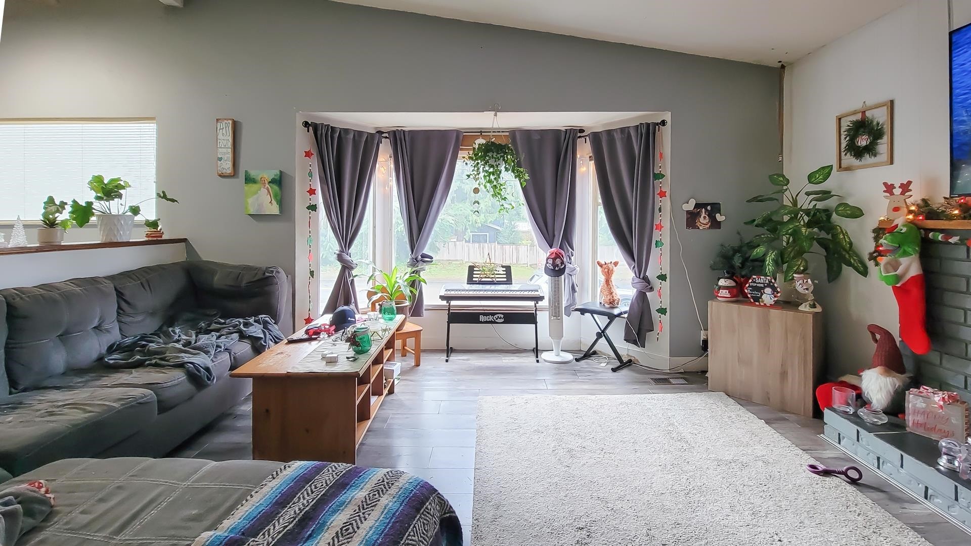 20567 42 Avenue, Langley, BC - Indoor Photo Showing Living Room