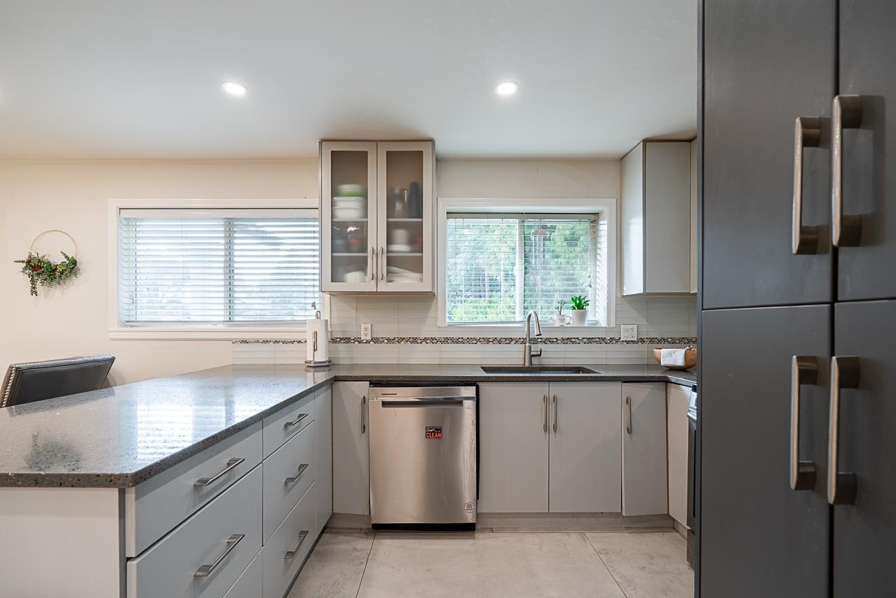 7802 139A Street, Surrey, BC - Indoor Photo Showing Kitchen