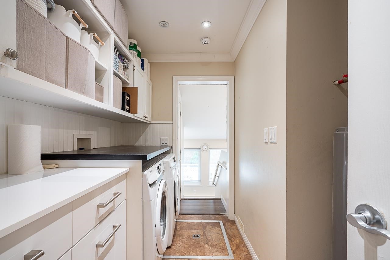 7802 139A Street, Surrey, BC - Indoor Photo Showing Laundry Room