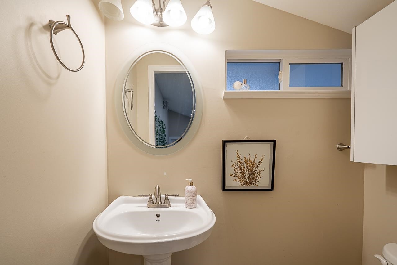 7802 139A Street, Surrey, BC - Indoor Photo Showing Bathroom