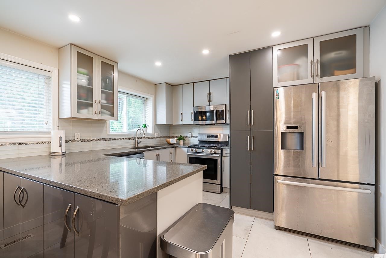 7802 139A Street, Surrey, BC - Indoor Photo Showing Kitchen With Upgraded Kitchen