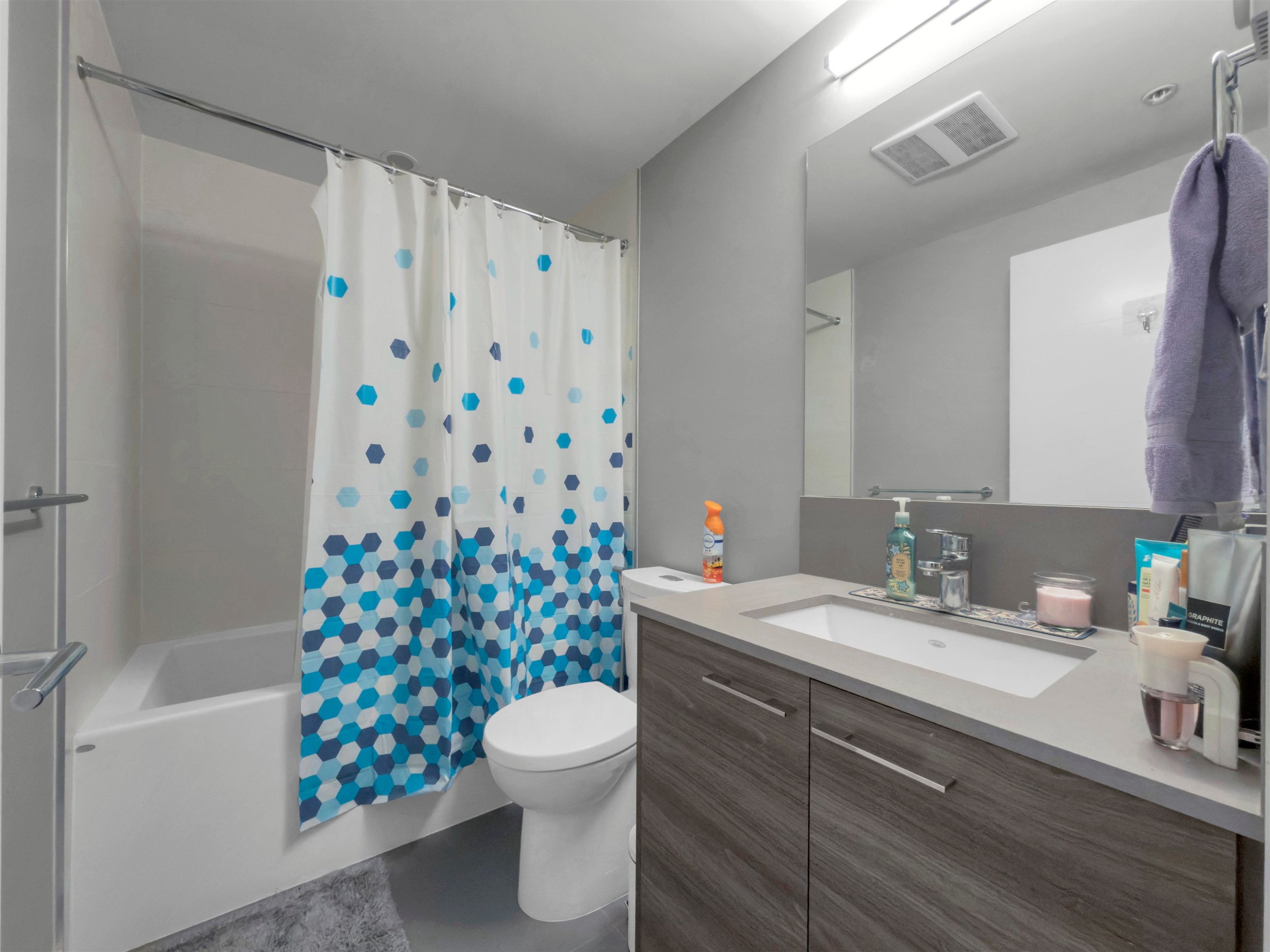 304-13963 105 Boulevard, Surrey, BC