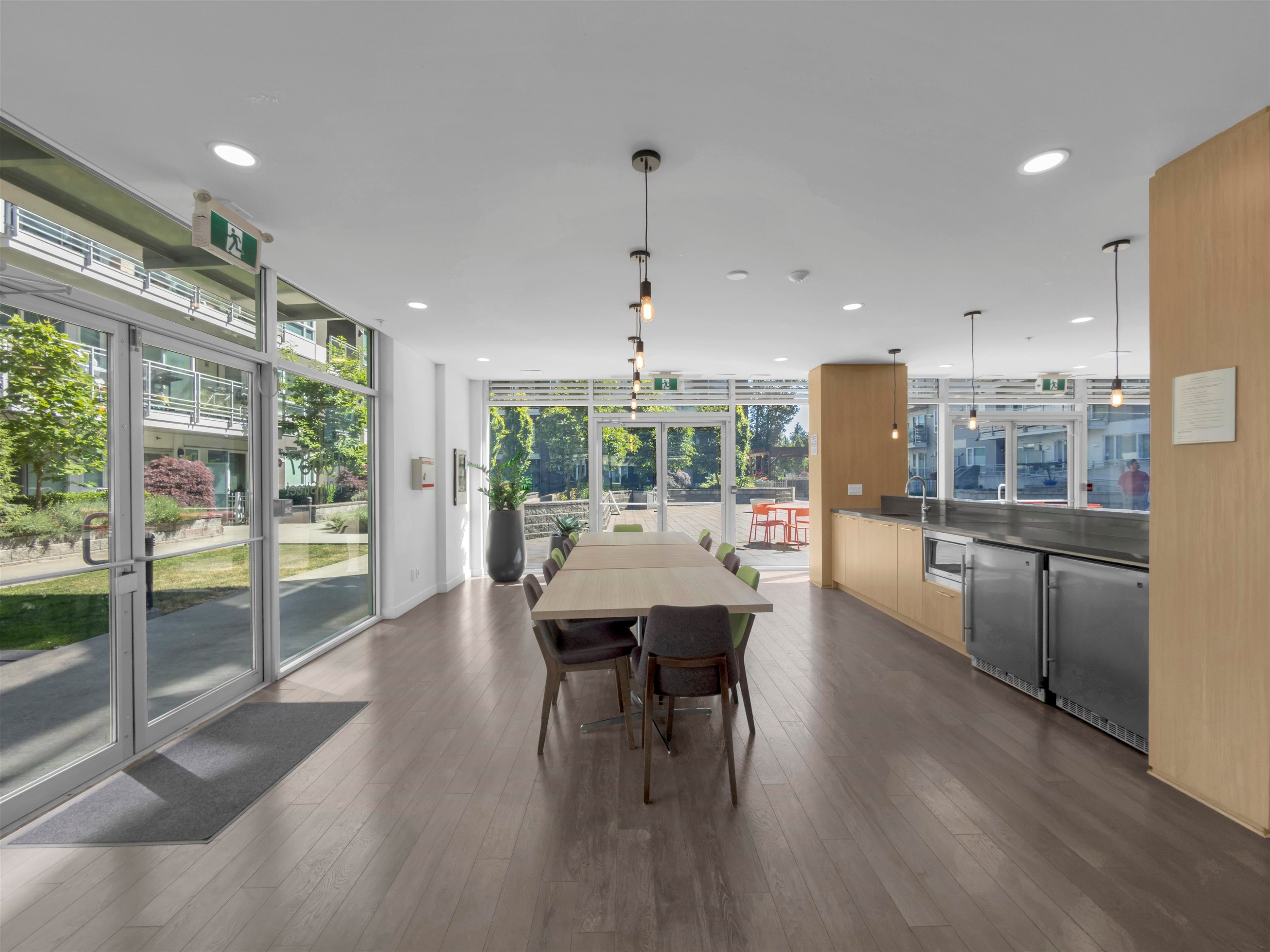 304-13963 105 Boulevard, Surrey, BC