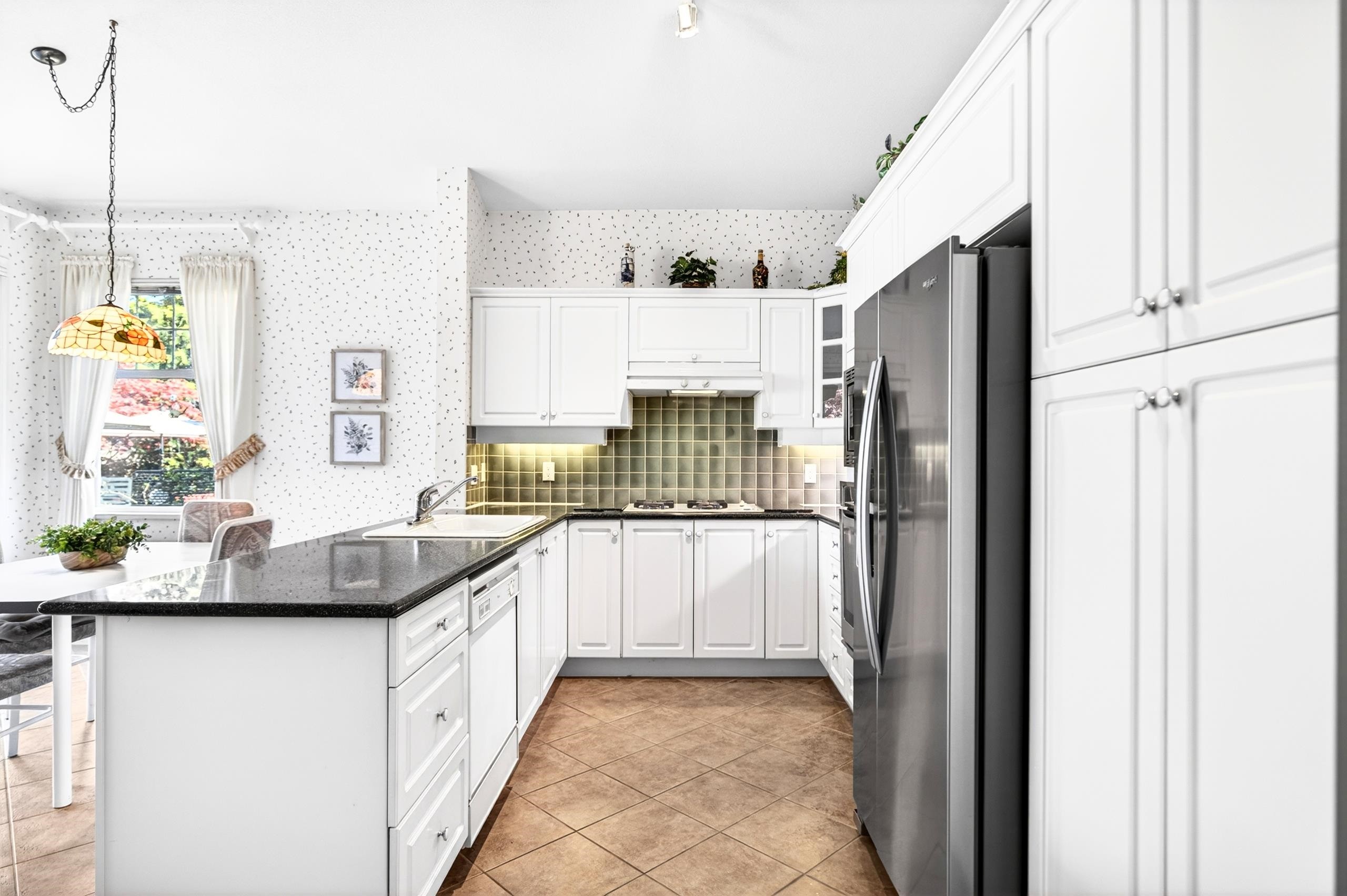 25-15020 27A Avenue, Surrey, BC - Indoor Photo Showing Kitchen With Upgraded Kitchen