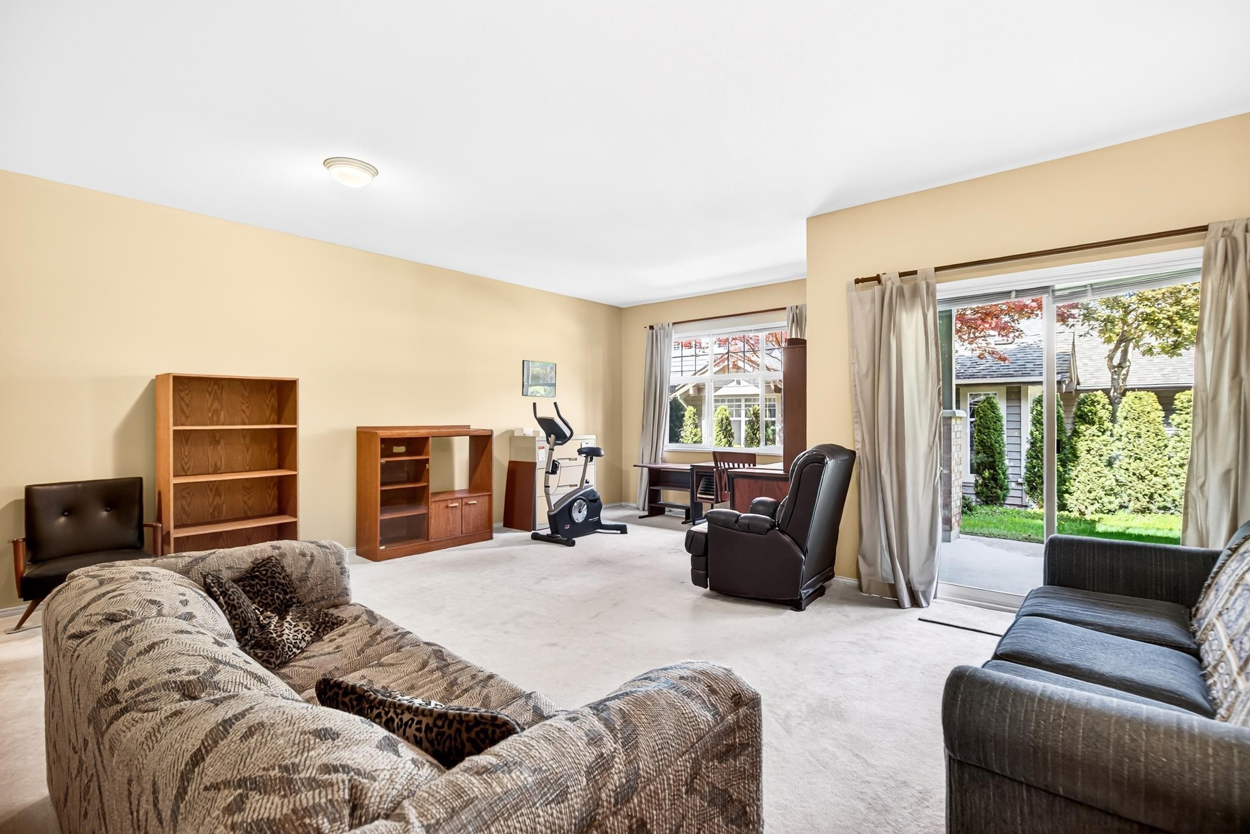 25-15020 27A Avenue, Surrey, BC - Indoor Photo Showing Living Room