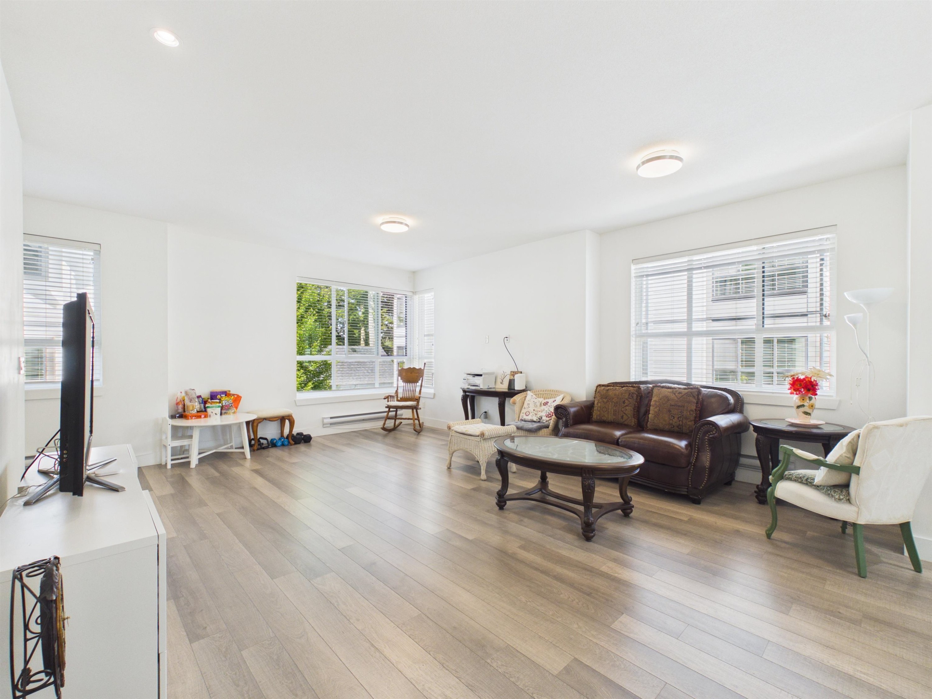 16-16760 25 Avenue, Surrey, BC