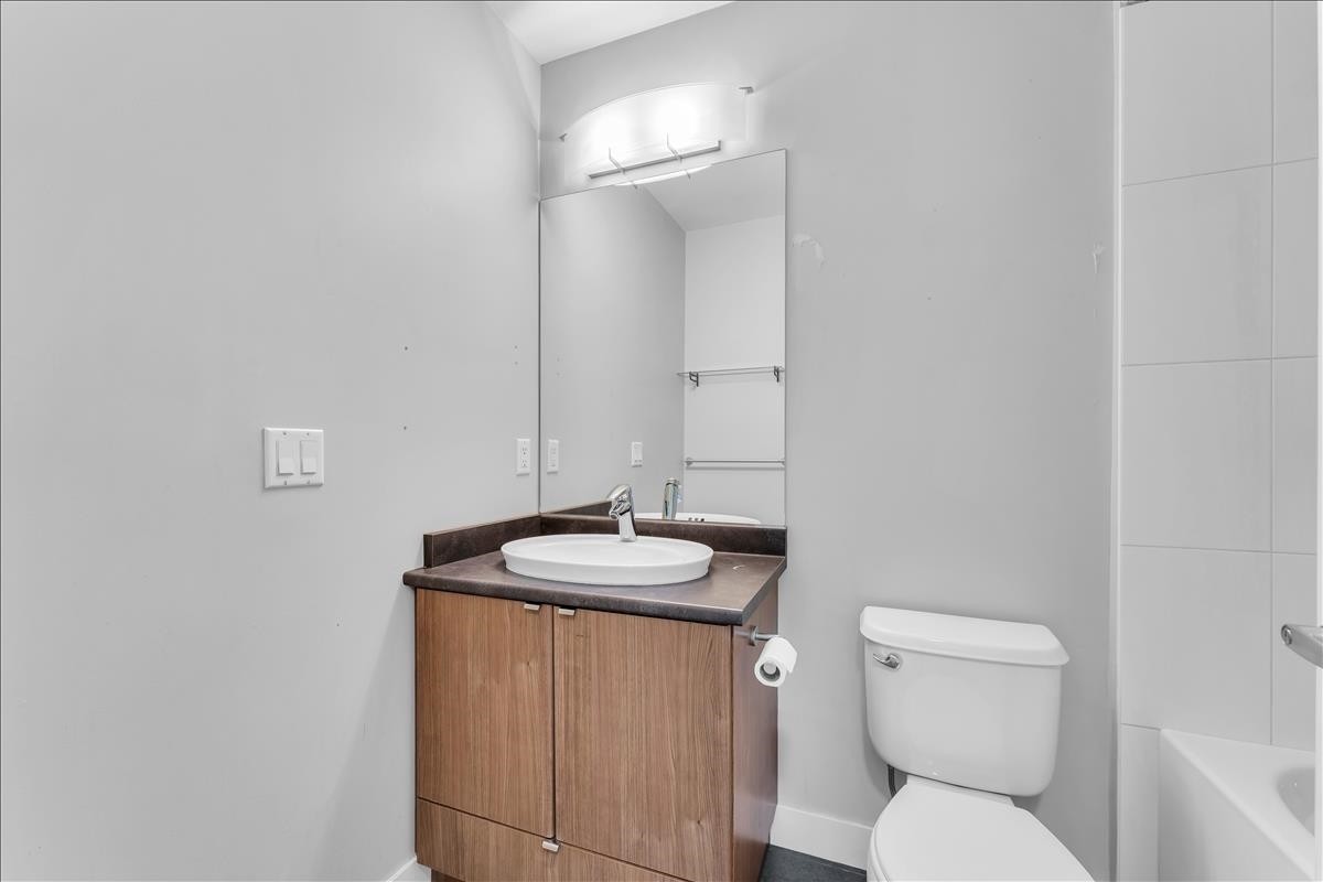 215-9655 King George Boulevard, Surrey, BC