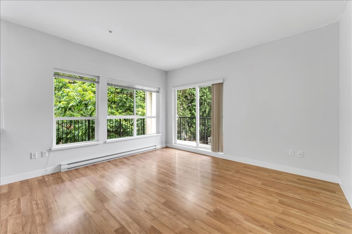 215-9655 King George Boulevard, Surrey, BC