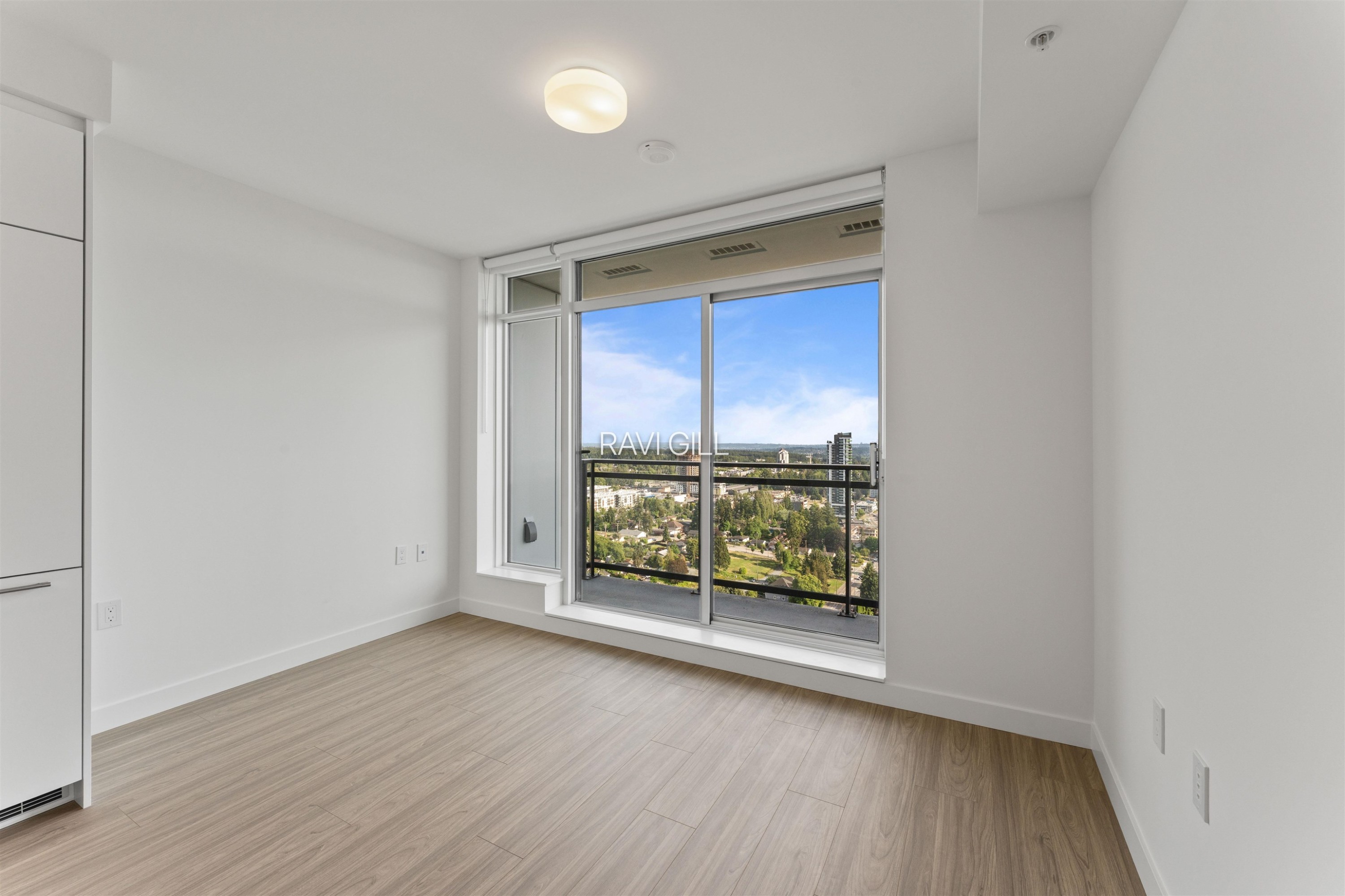 1003-13675 107A Avenue, Surrey, BC