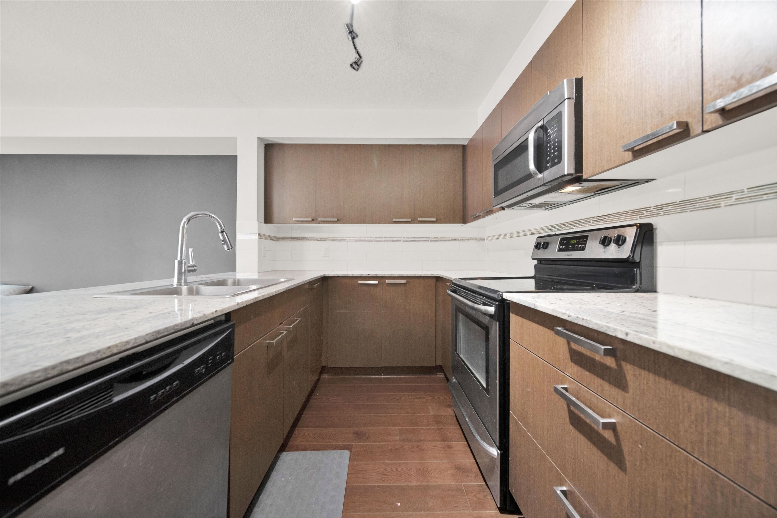 201-13883 Laurel Drive, Surrey, BC
