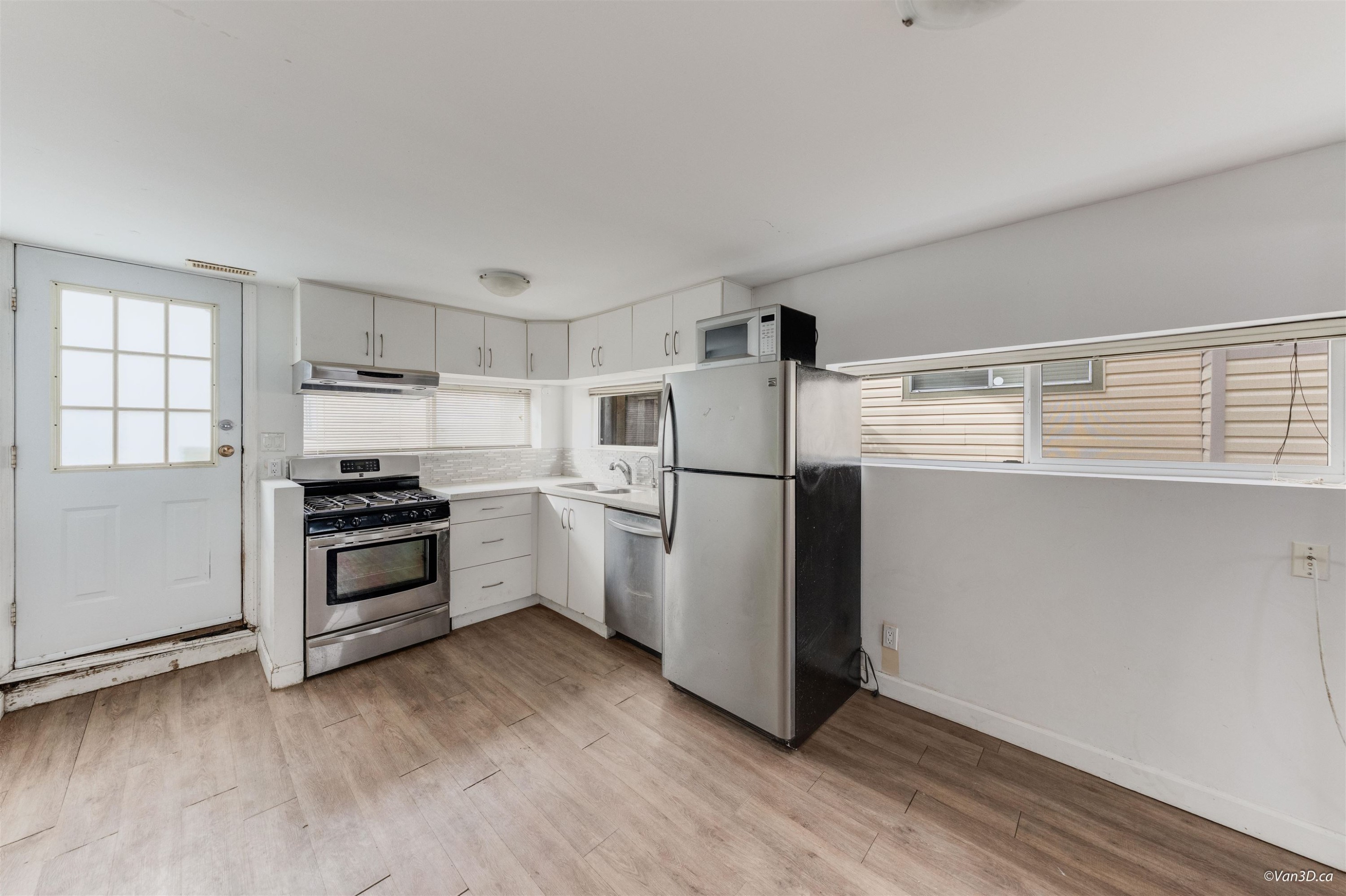 15894 Thrift Avenue, White Rock, BC - Indoor Photo Showing Kitchen