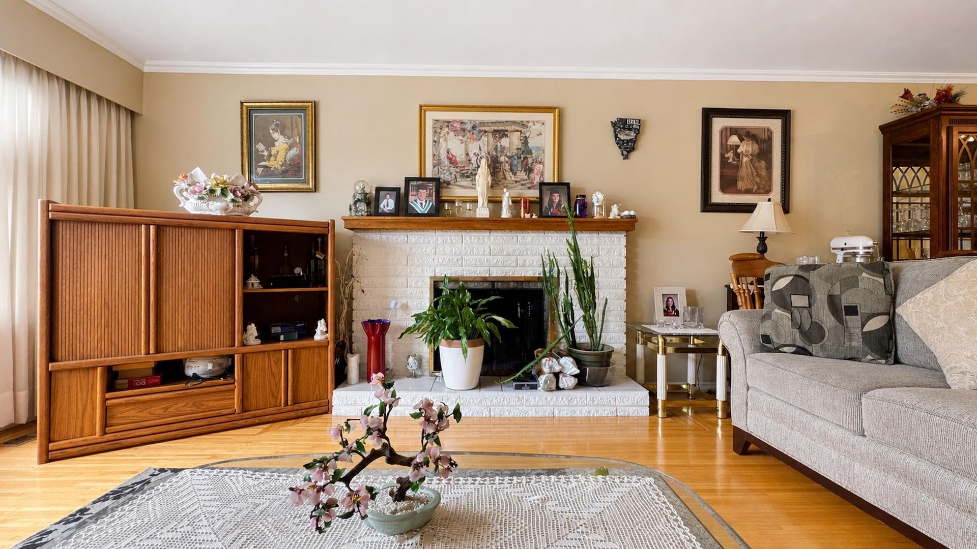 11010 Partridge Crescent, Surrey, BC - Indoor Photo Showing Living Room With Fireplace