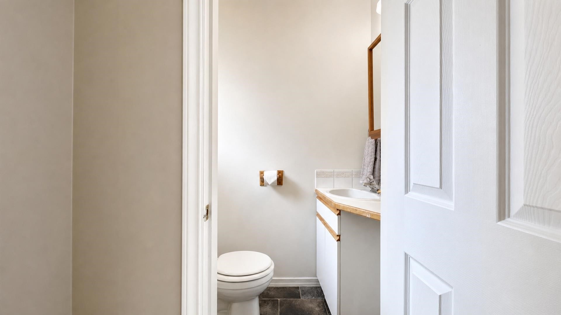 11010 Partridge Crescent, Surrey, BC - Indoor Photo Showing Bathroom