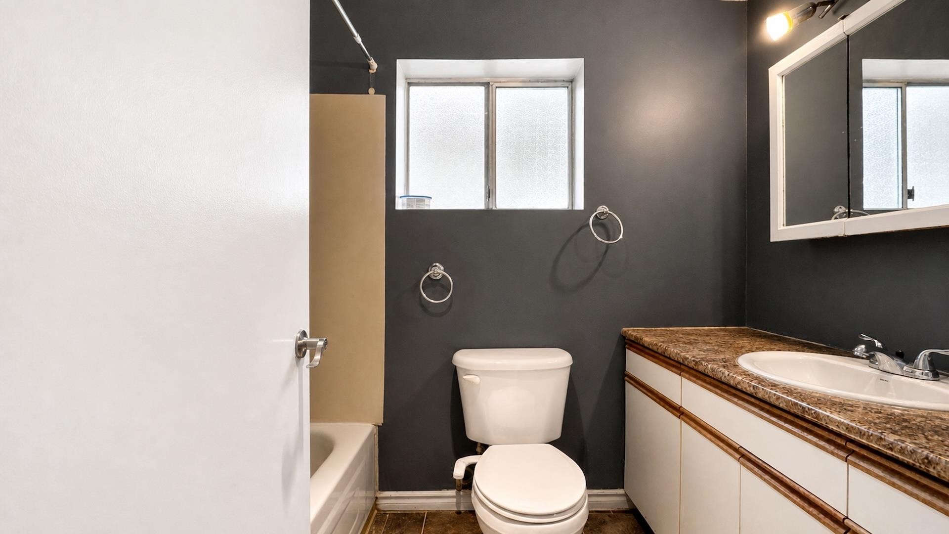 11010 Partridge Crescent, Surrey, BC - Indoor Photo Showing Bathroom