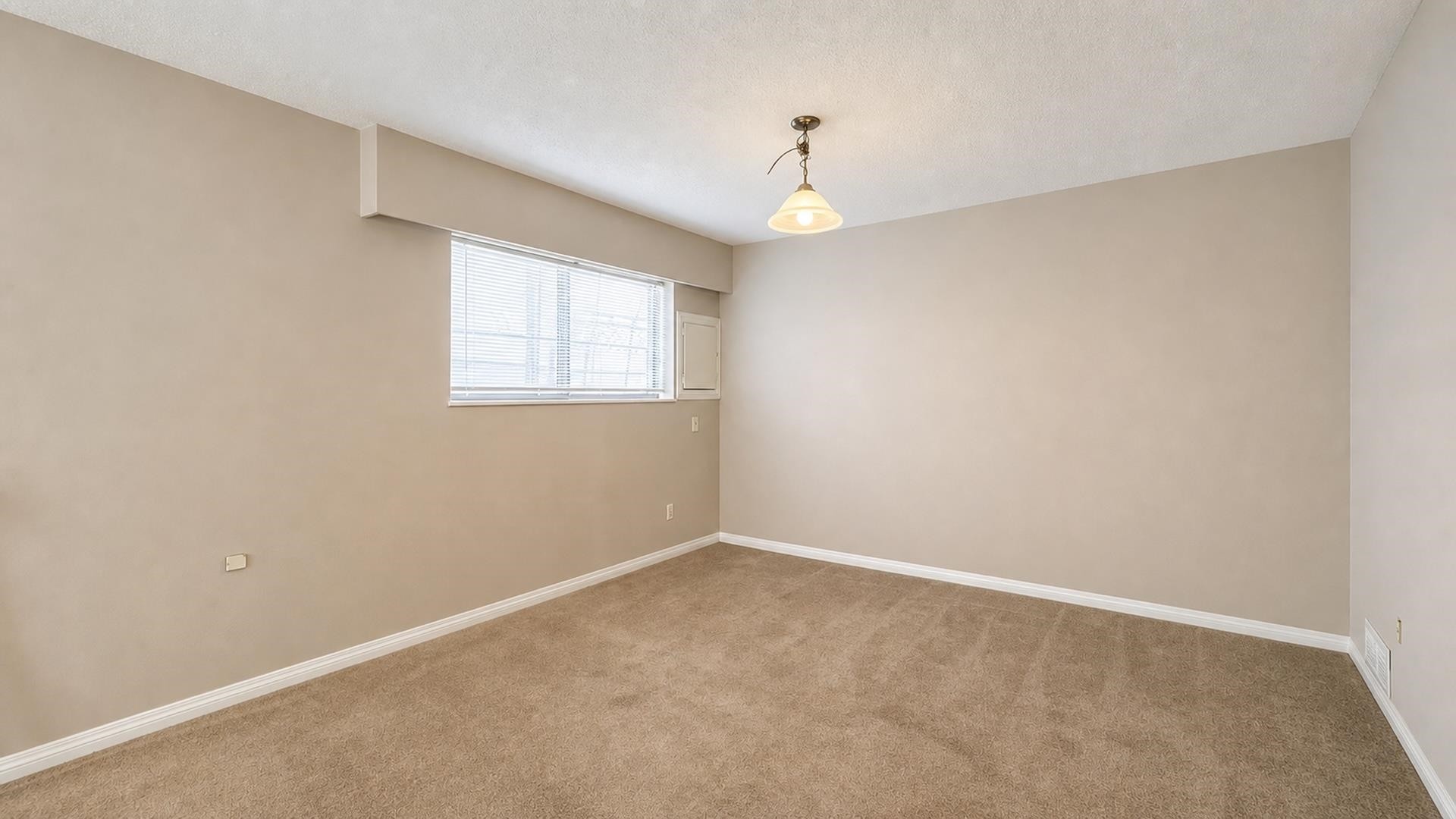 11010 Partridge Crescent, Surrey, BC - Indoor Photo Showing Other Room