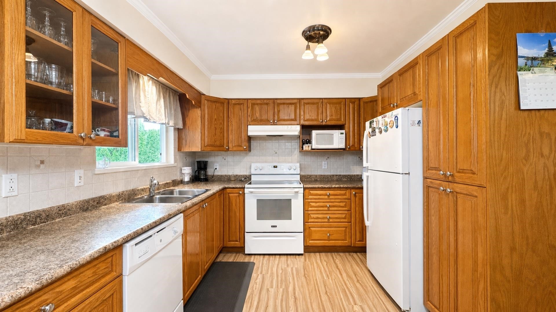 11010 Partridge Crescent, Surrey, BC - Indoor Photo Showing Kitchen With Double Sink