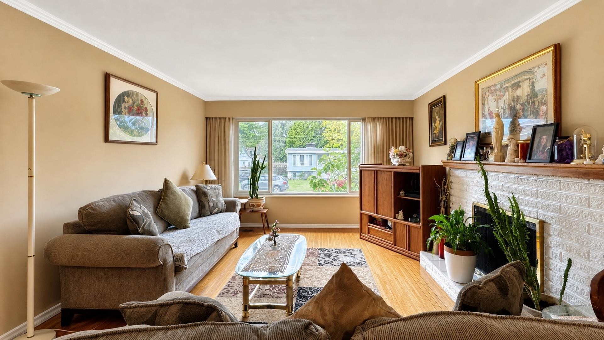 11010 Partridge Crescent, Surrey, BC - Indoor Photo Showing Living Room With Fireplace