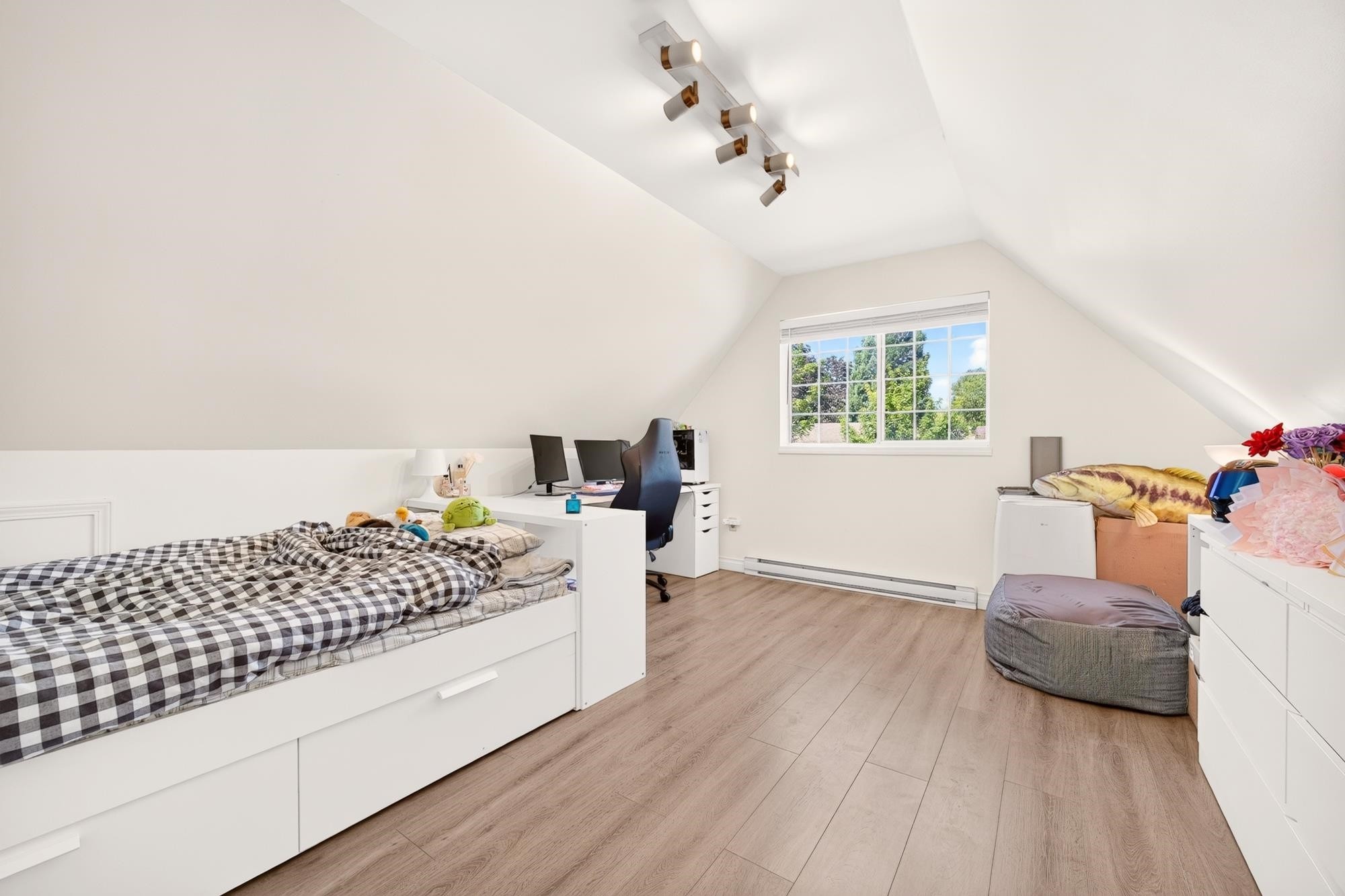 8960 157 Street, Surrey, BC