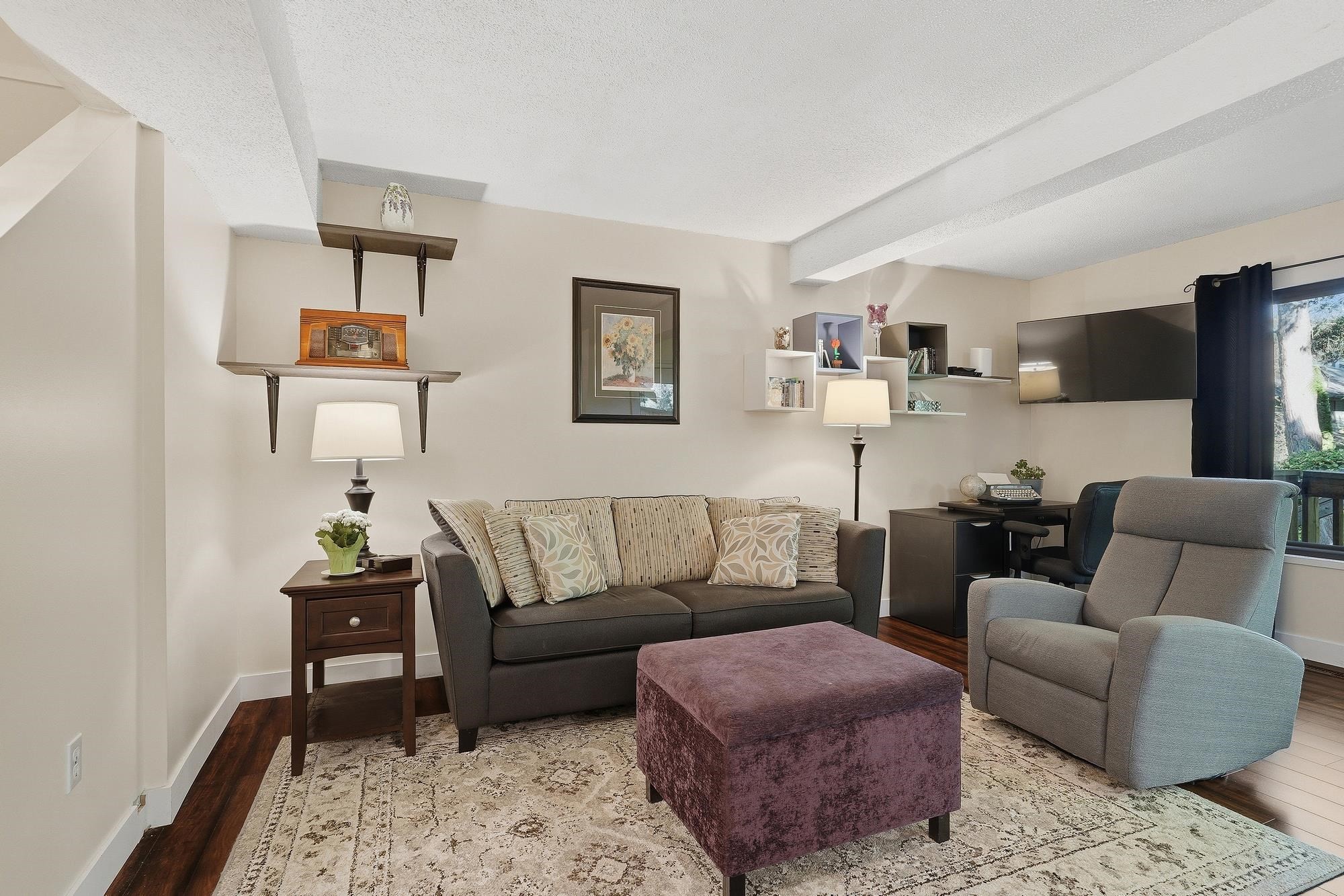 15878 Mcbeth Road, Surrey, BC - Indoor Photo Showing Living Room