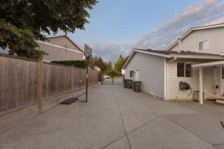 18244 54 Avenue, Surrey, BC