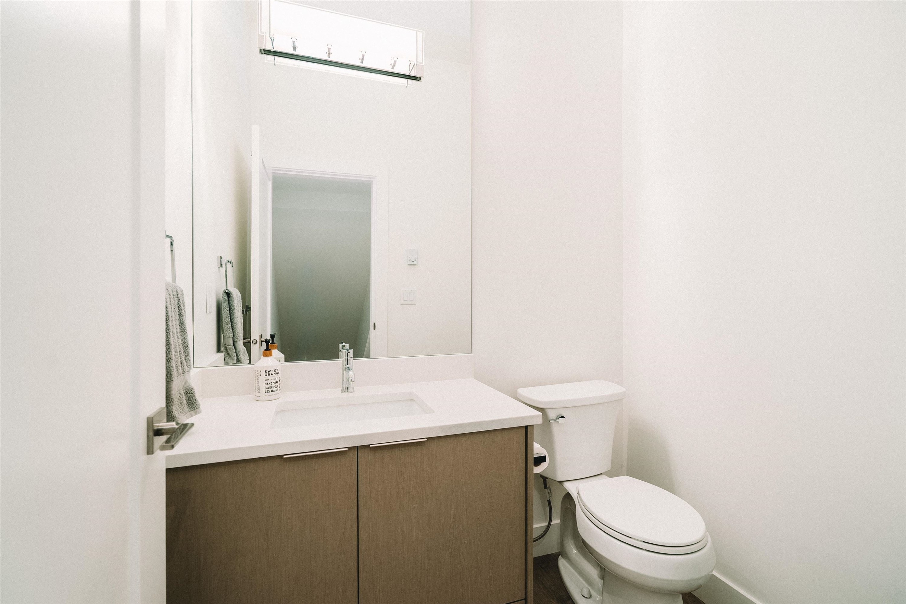 8133 202 Street, Langley, BC - Indoor Photo Showing Bathroom