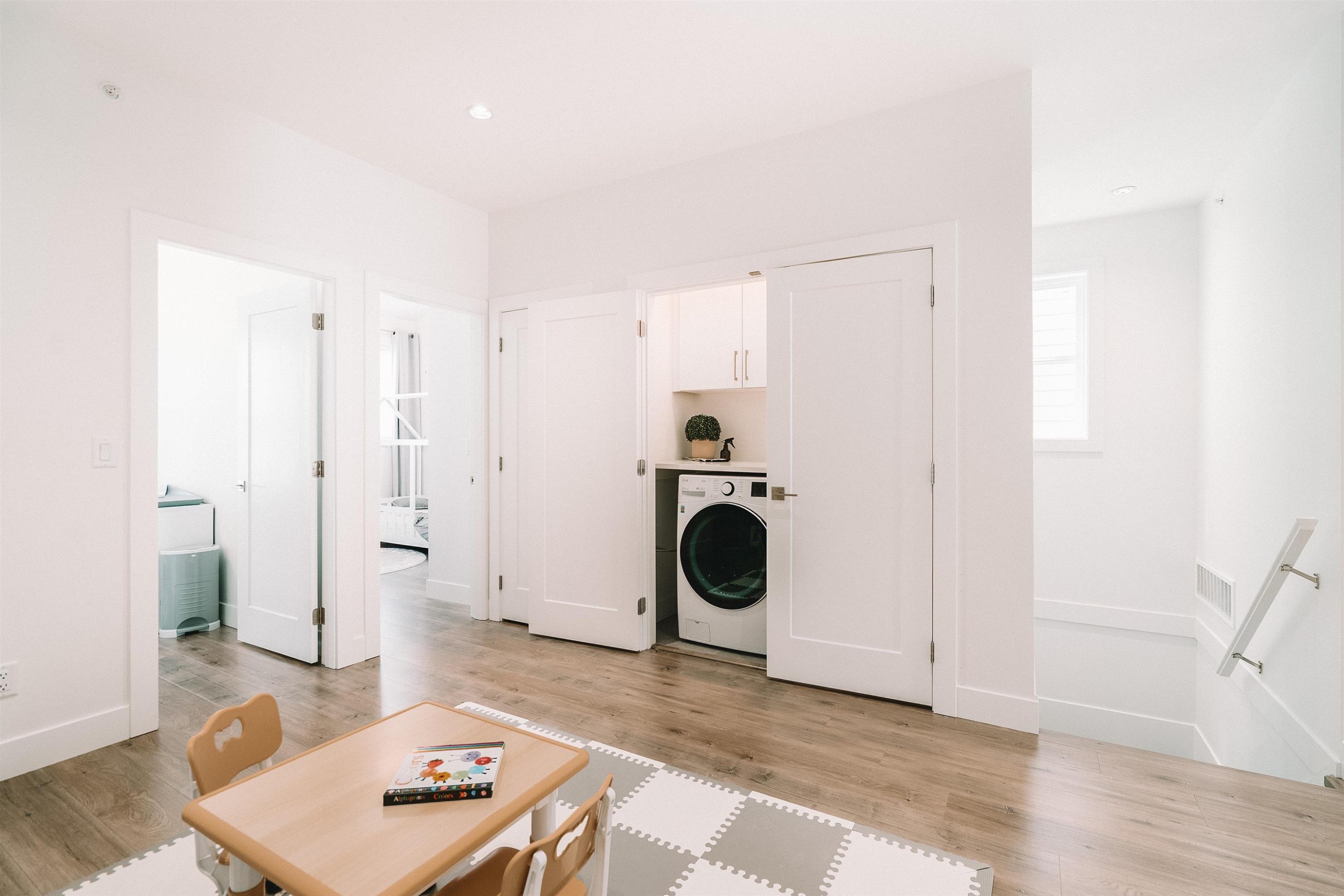 8133 202 Street, Langley, BC - Indoor Photo Showing Laundry Room