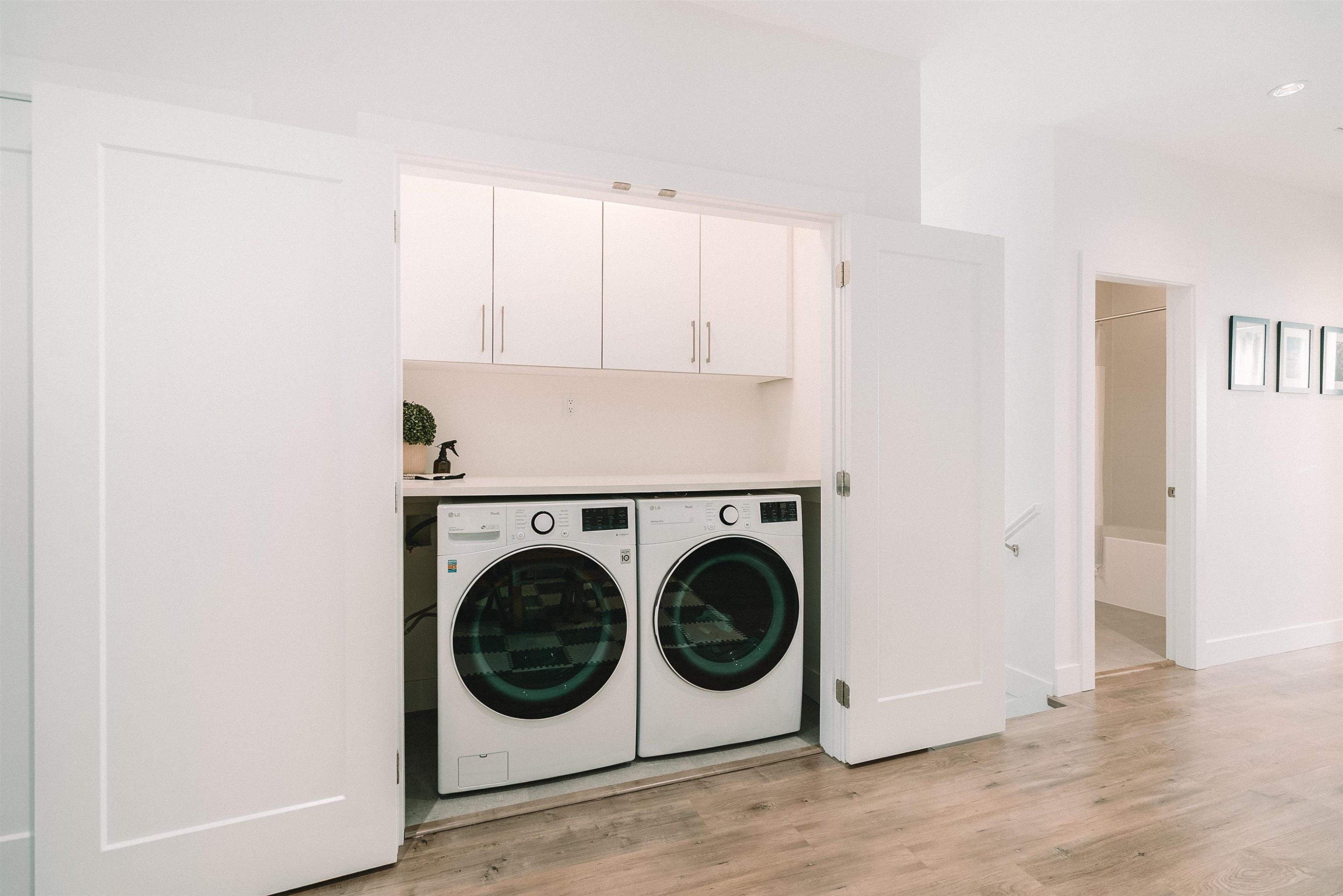 8133 202 Street, Langley, BC - Indoor Photo Showing Laundry Room