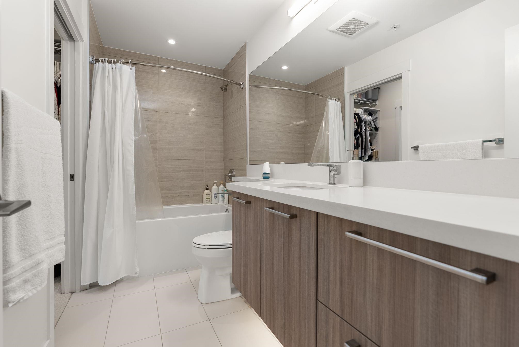 214-14022 North Bluff Road, White Rock, BC