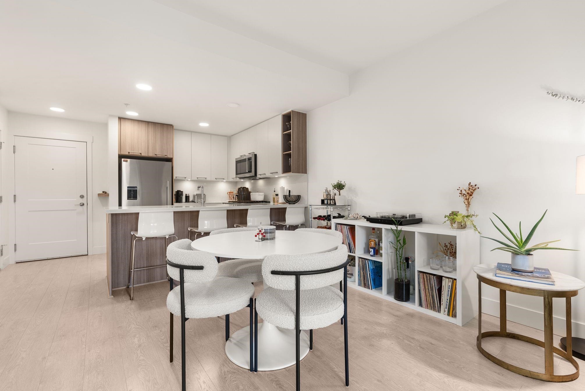 214-14022 North Bluff Road, White Rock, BC
