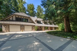 14325 25 Avenue Surrey, BC V4P 1R7