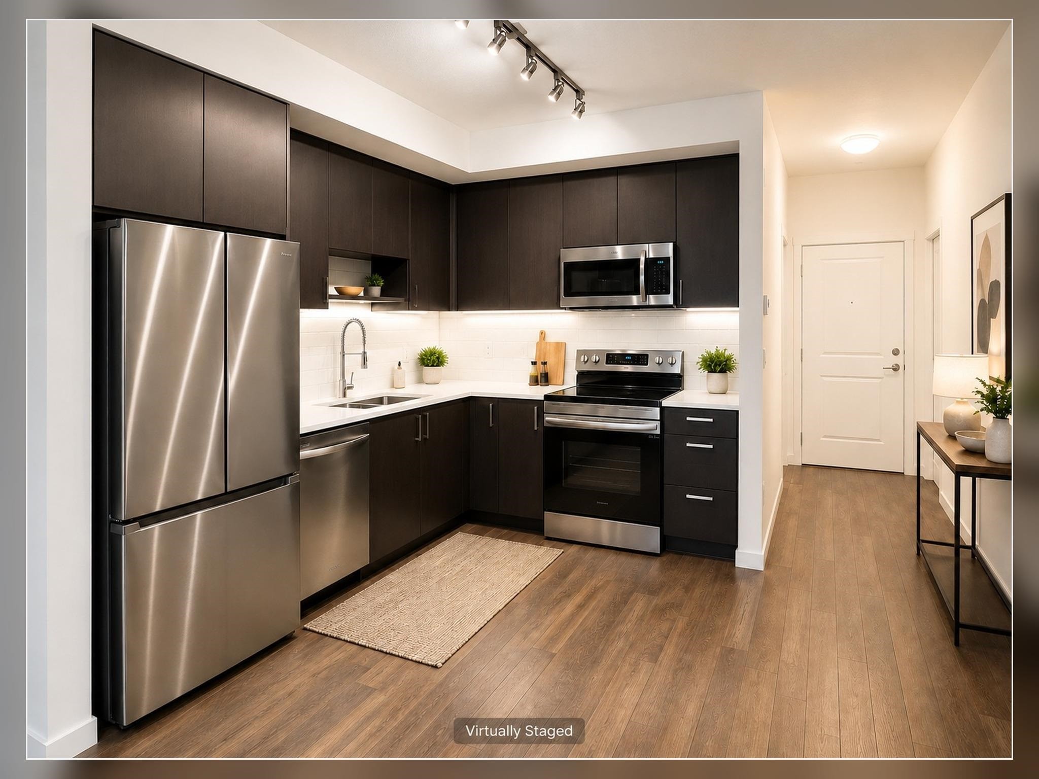 313-15858 Fraser Highway, Surrey, BC - Indoor Photo Showing Kitchen With Upgraded Kitchen
