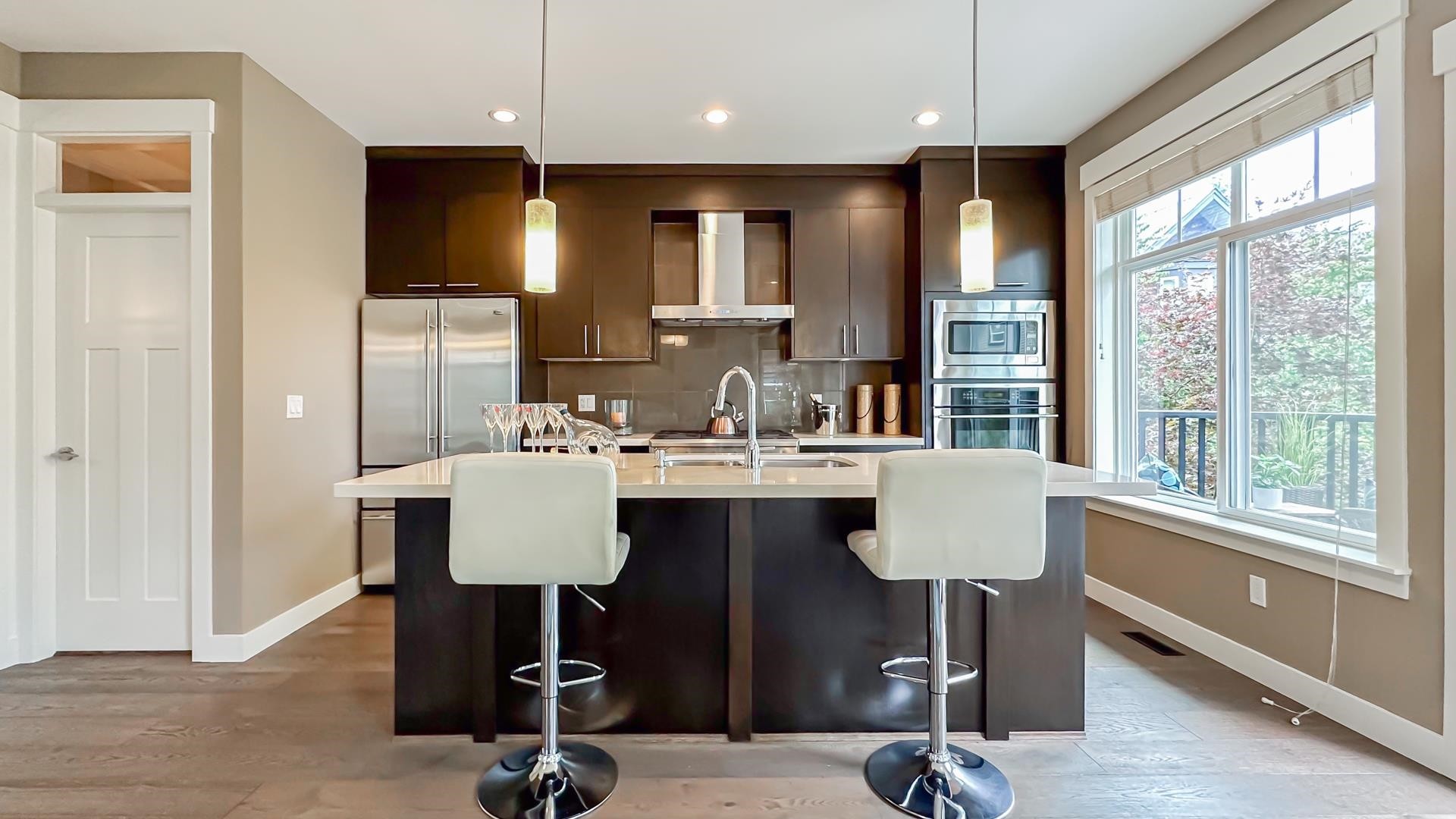 25-15977 26 Avenue, Surrey, BC - Indoor Photo Showing Kitchen With Upgraded Kitchen