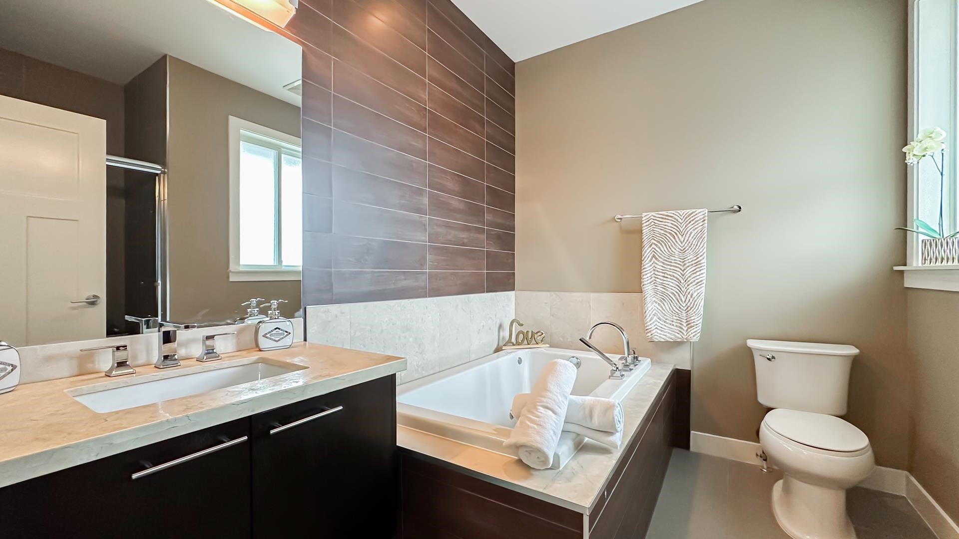 25-15977 26 Avenue, Surrey, BC - Indoor Photo Showing Bathroom