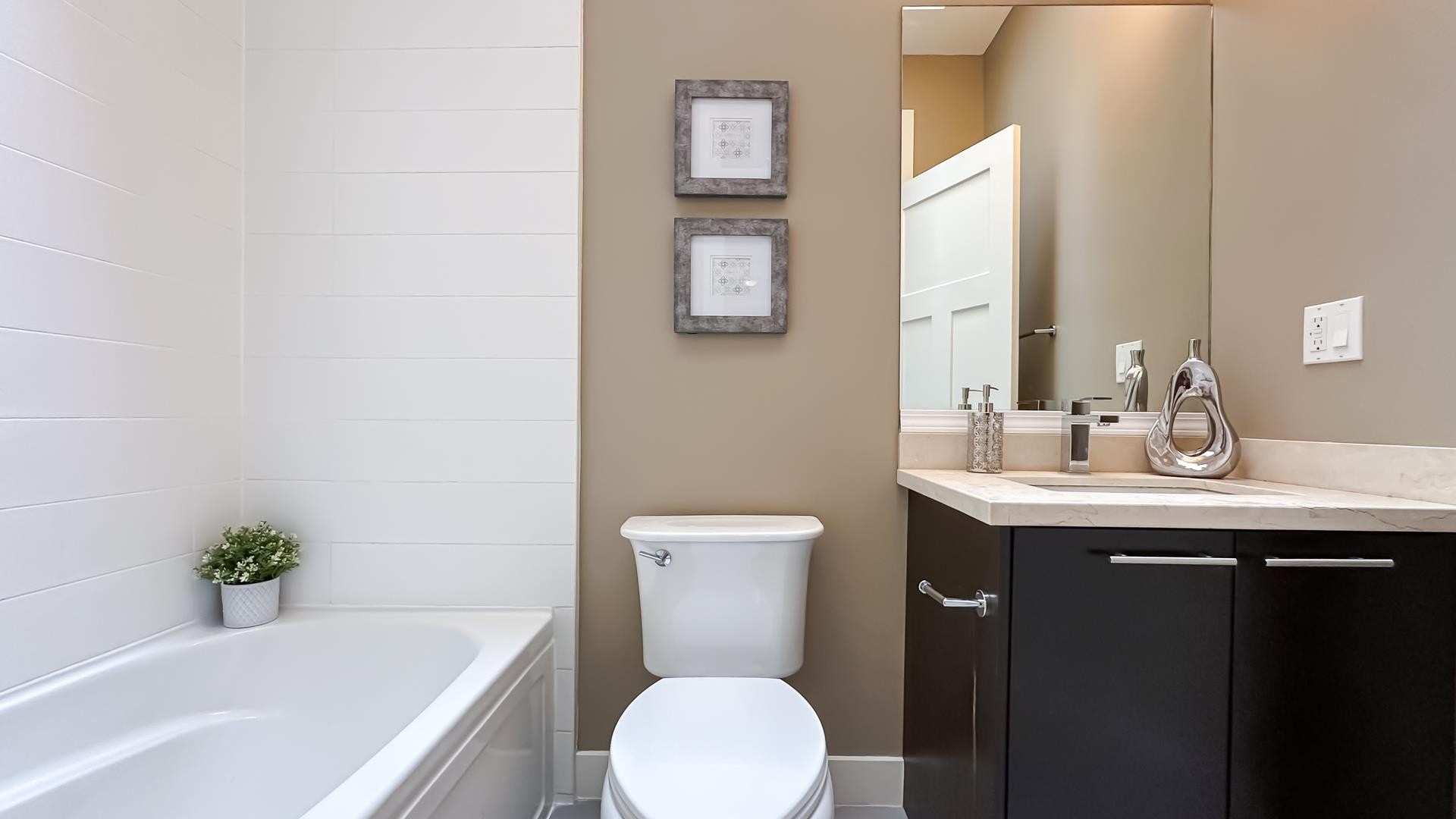 25-15977 26 Avenue, Surrey, BC - Indoor Photo Showing Bathroom