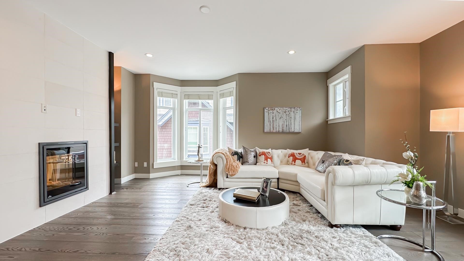 25-15977 26 Avenue, Surrey, BC - Indoor Photo Showing Living Room With Fireplace