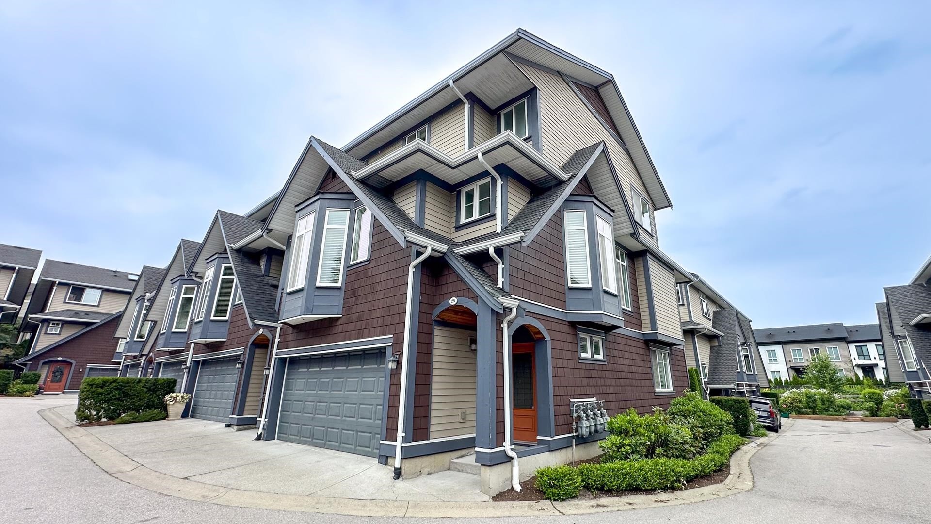 25-15977 26 Avenue, Surrey, BC - Outdoor With Facade