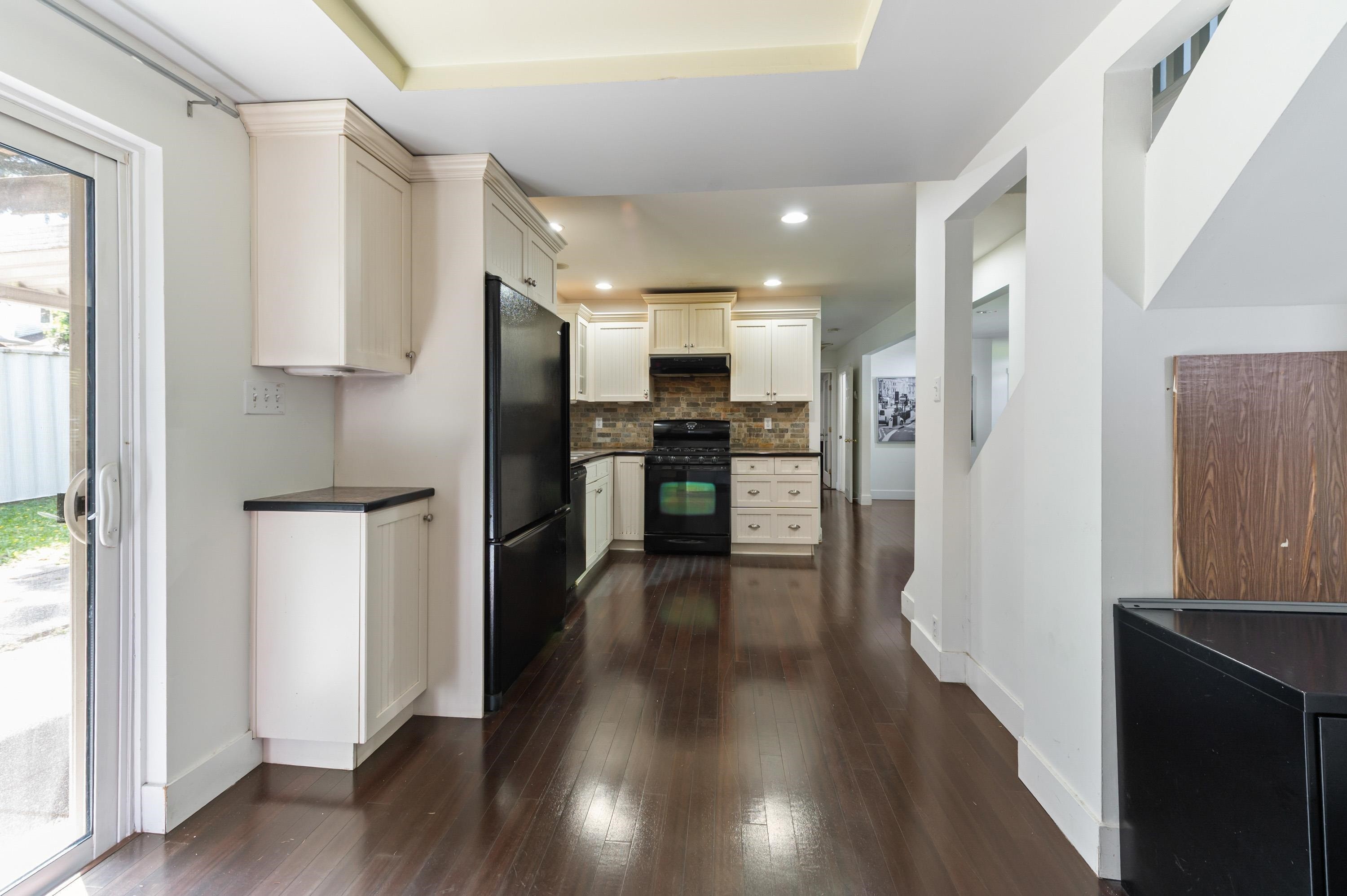 14770 60 Avenue, Surrey, BC - Indoor Photo Showing Kitchen