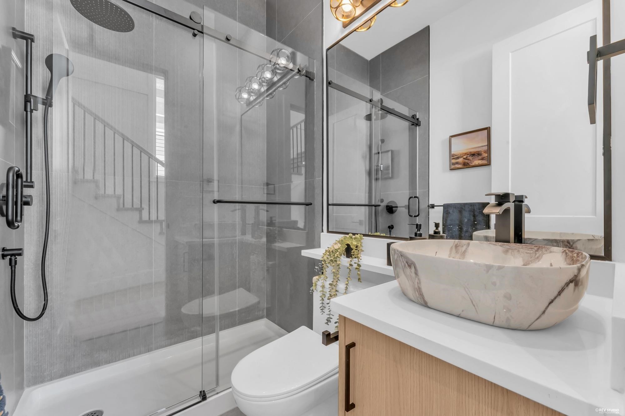 8219 111B Street, Delta, BC - Indoor Photo Showing Bathroom
