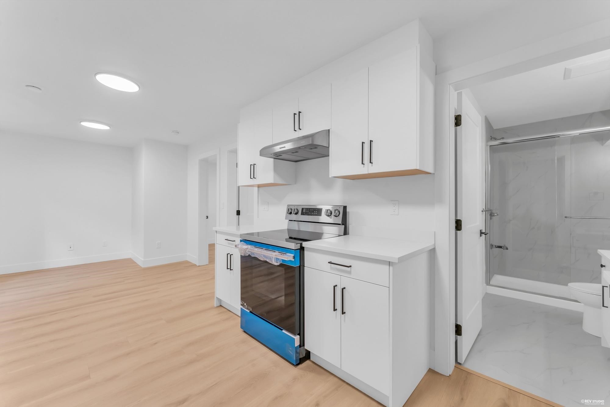 8219 111B Street, Delta, BC - Indoor Photo Showing Kitchen