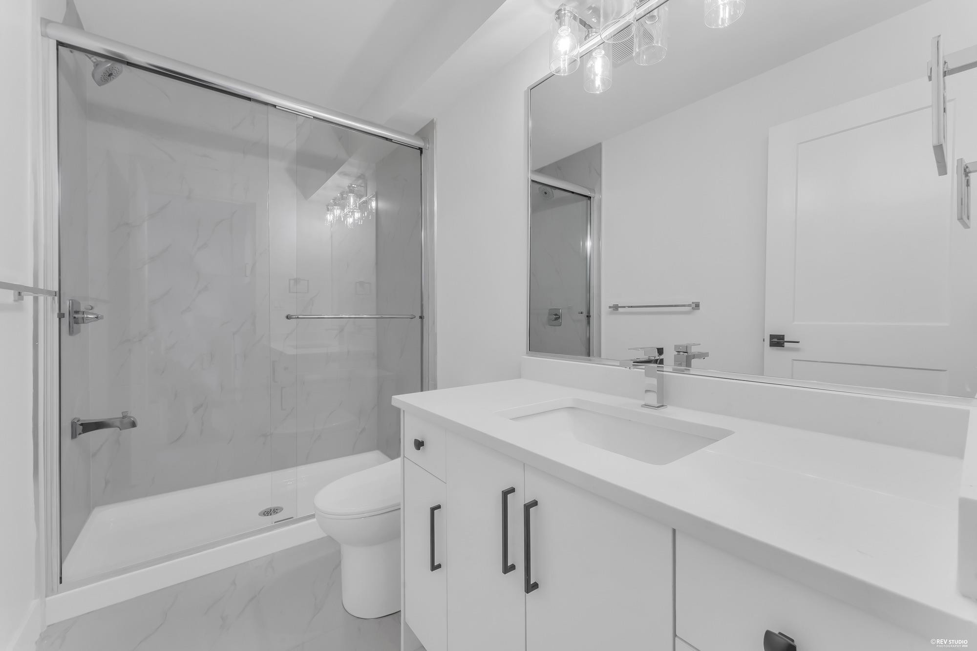 8219 111B Street, Delta, BC - Indoor Photo Showing Bathroom