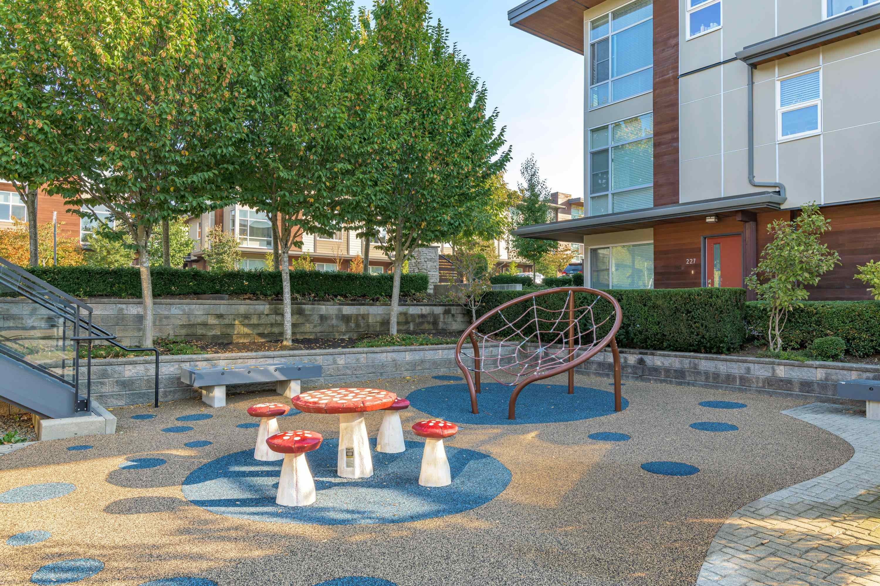 111-2228 162 Street, Surrey, BC - Outdoor