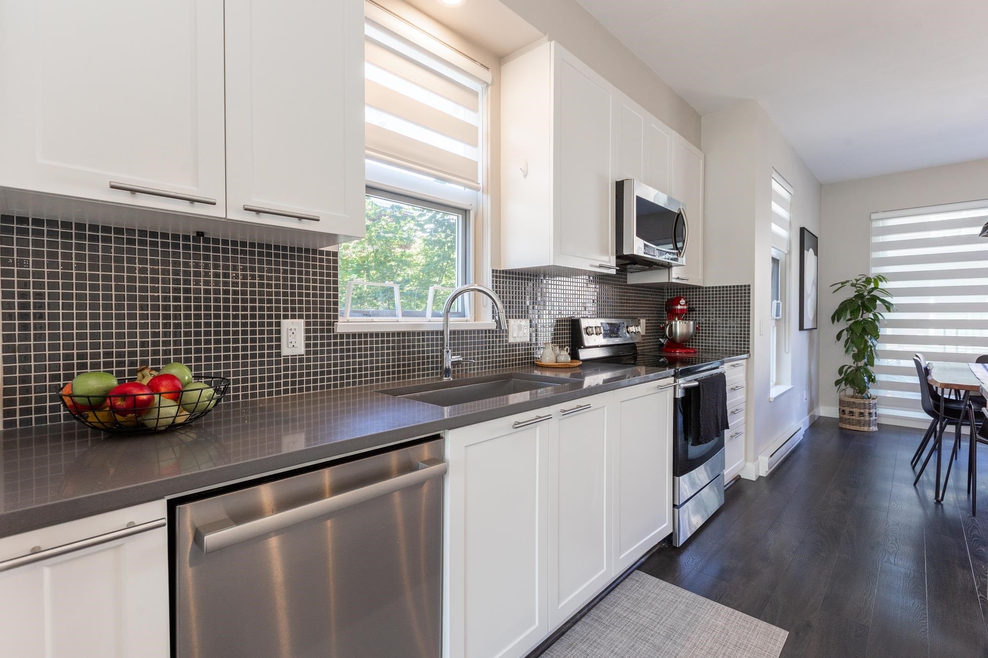 111-2228 162 Street, Surrey, BC - Indoor Photo Showing Kitchen With Upgraded Kitchen